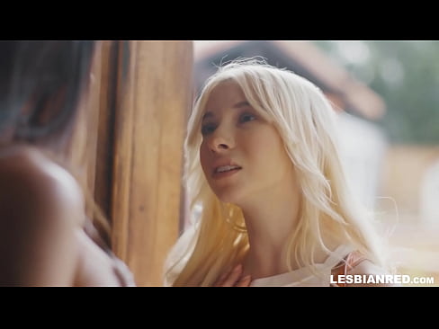 ❤️ Meisje komt een paar maanden later thuis en eindigt met het eten van haar stiefmoeders poesje ❤❌ Super sex at us ☑